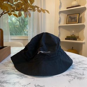JACQUEMUS BUCKET HAT BLACK WITH SILVER HARDWARE WHITE LOGO